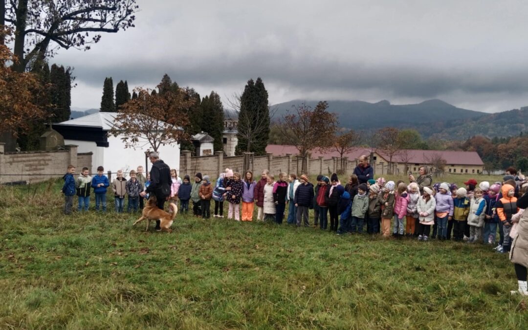 Psovod policie ČR ve školní družině