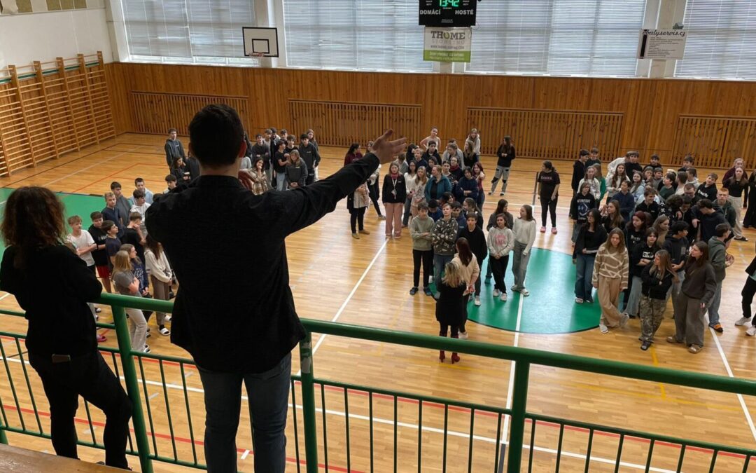 Školáci v Šenově bubnovali proti násilí