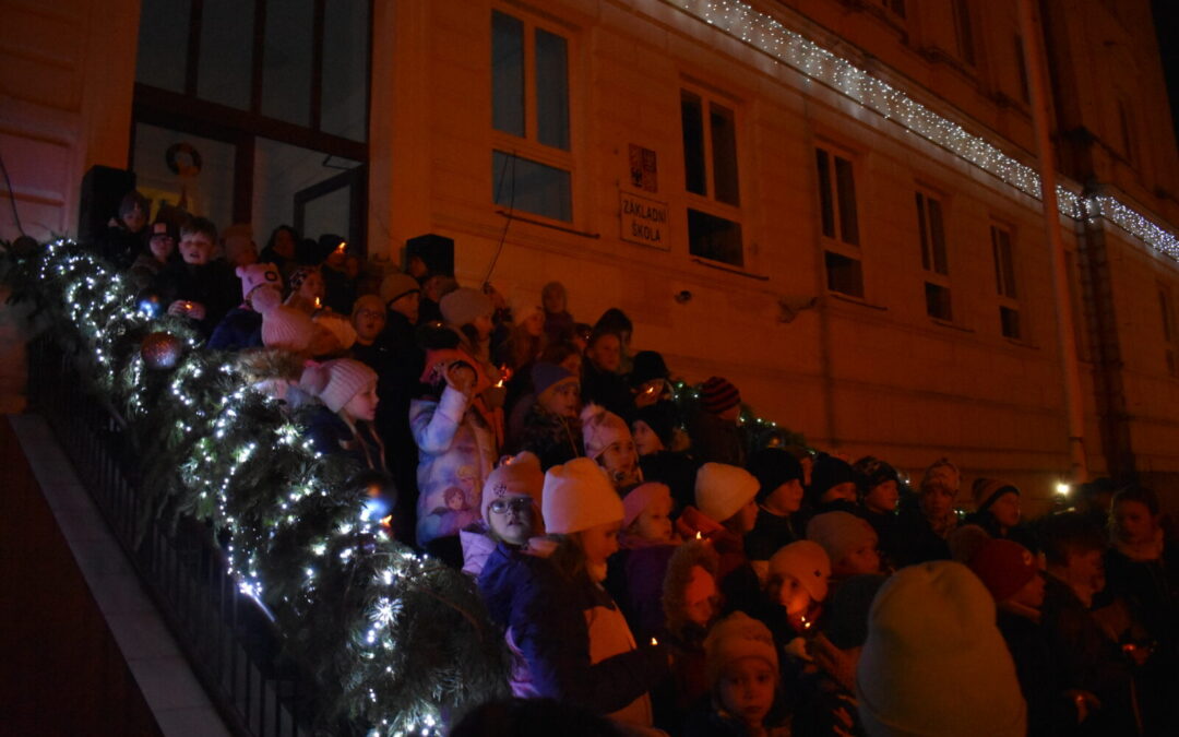 Vánoční jarmark na naší škole přinesl kouzelnou atmosféru