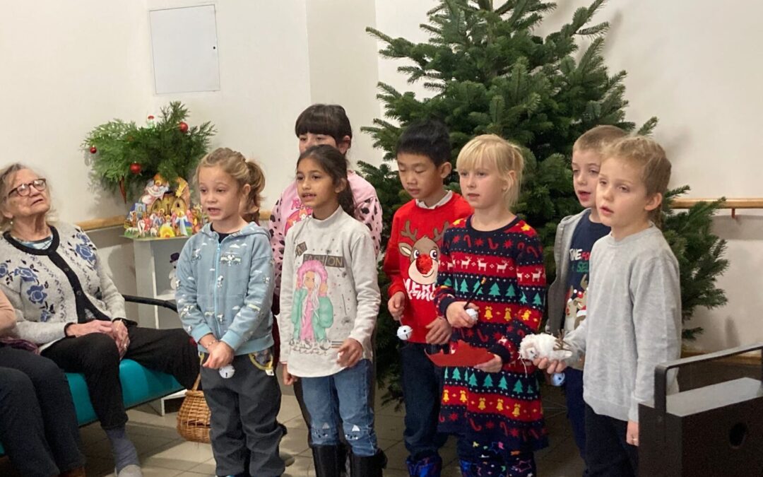 Děti z přípravné třídy navštívily pečovatelský dům v Kamenickém Šenově