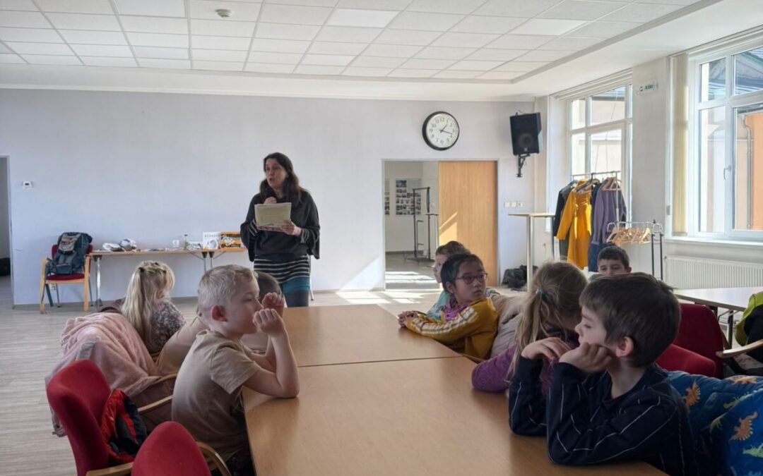 Družina v městské knihovně